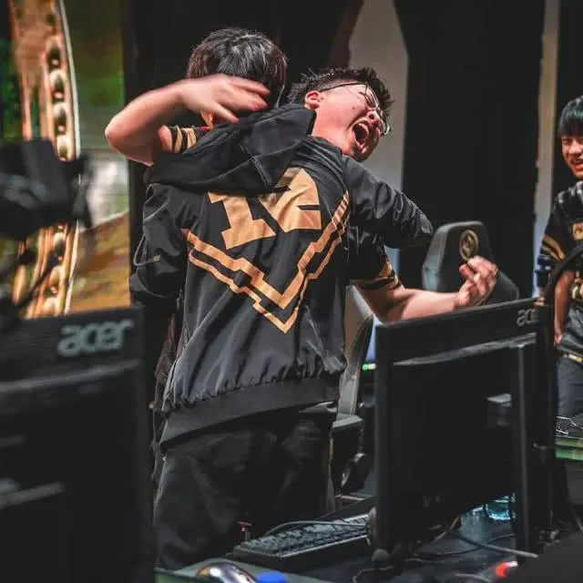 金年会体育入口-刚刚！利物浦今夜更衣室发声Doinb赛事官方发布势不可挡新规，Uzi新星挺进下一轮表现惊艳(doinb说和uzi一起偷奖杯)